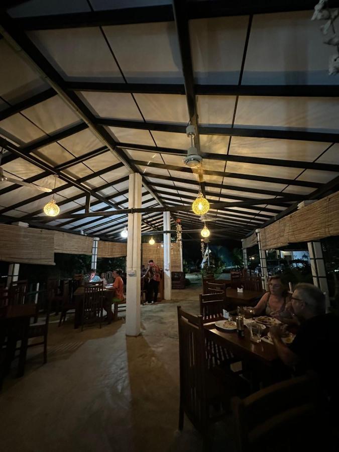 Surfing Beach Nilaveli Triquinimale Exterior foto