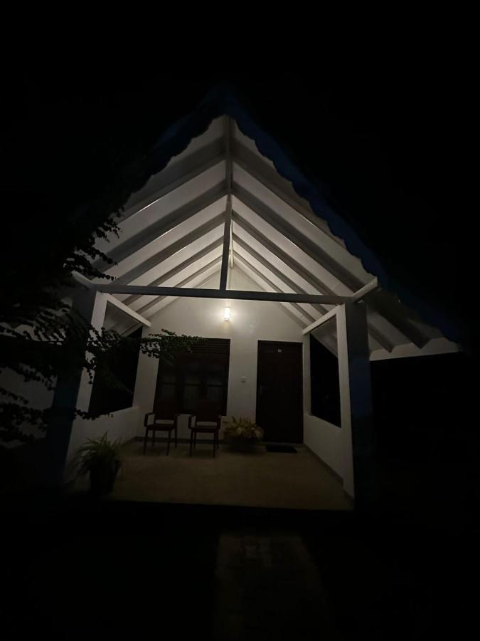 Surfing Beach Nilaveli Triquinimale Exterior foto