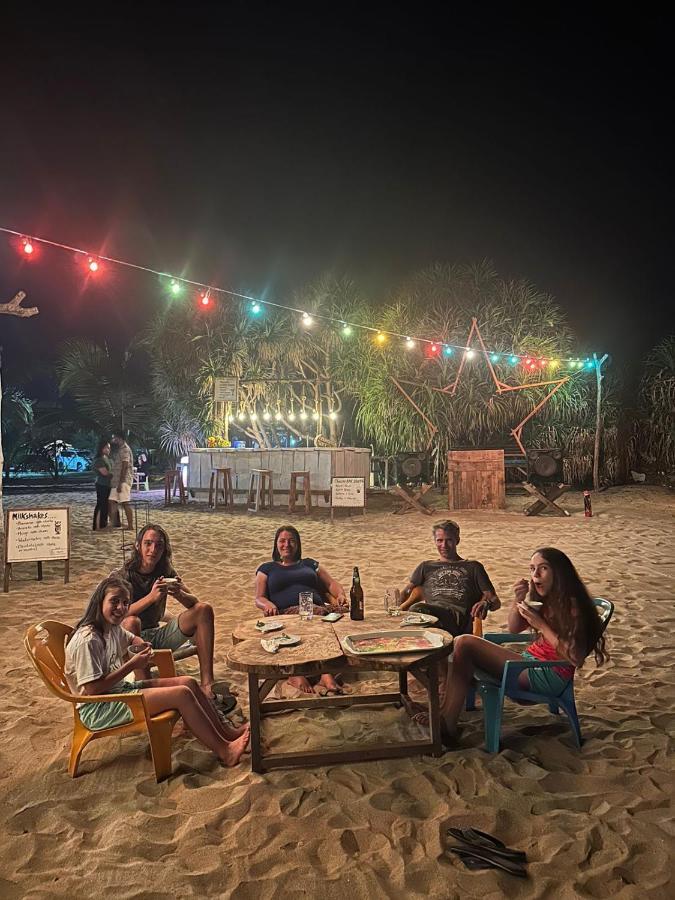 Surfing Beach Nilaveli Triquinimale Exterior foto