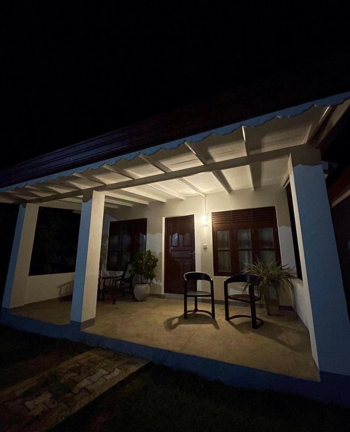 Surfing Beach Nilaveli Triquinimale Exterior foto