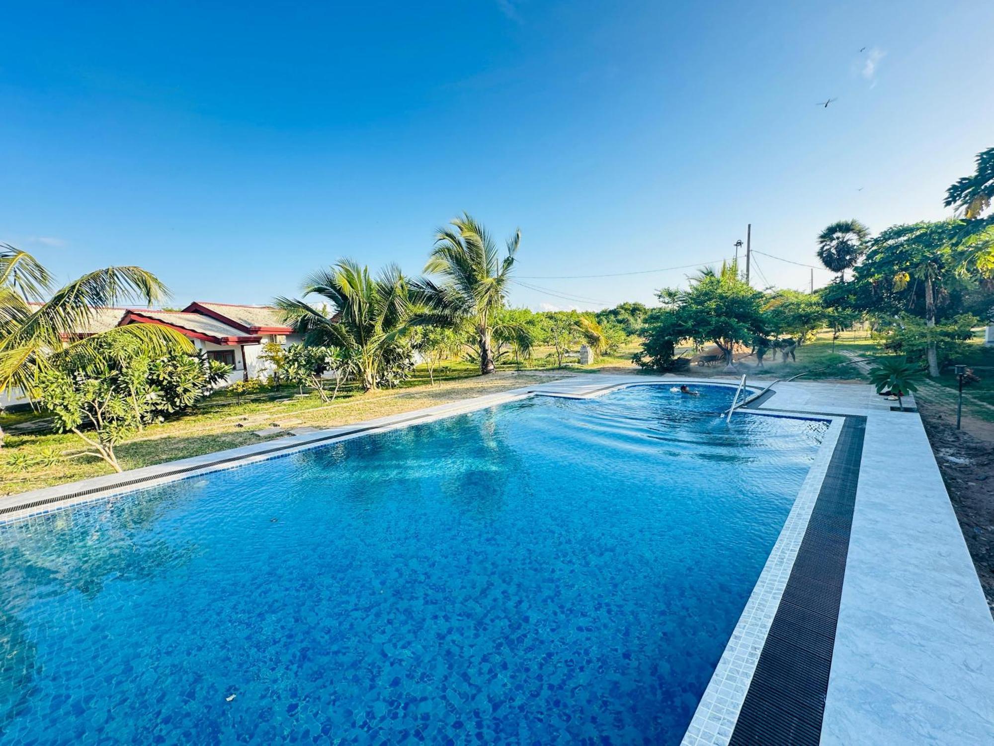 Surfing Beach Nilaveli Triquinimale Exterior foto
