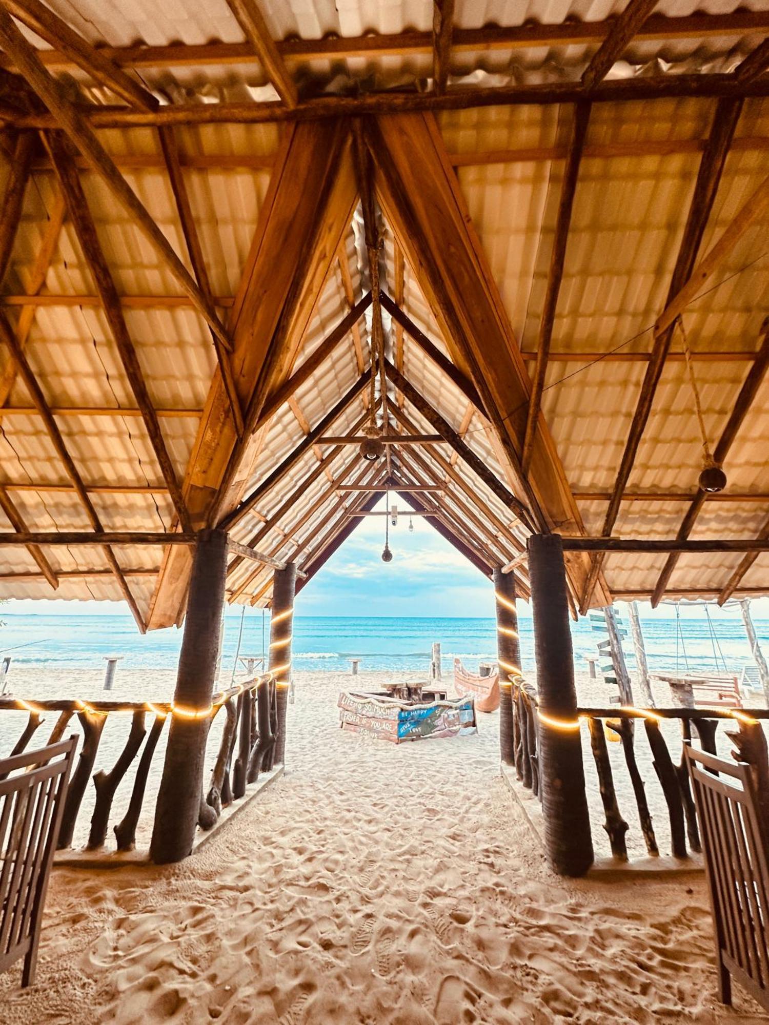 Surfing Beach Nilaveli Triquinimale Exterior foto