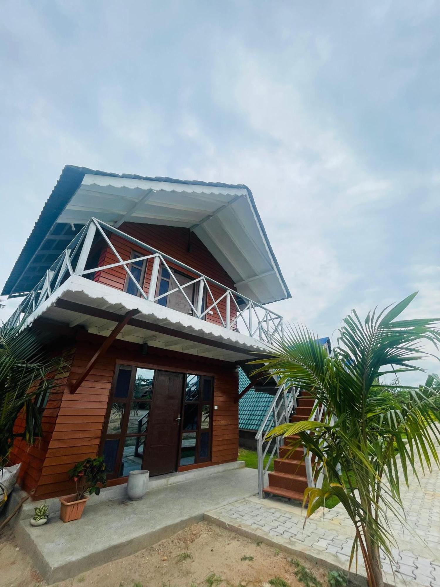 Surfing Beach Nilaveli Triquinimale Exterior foto